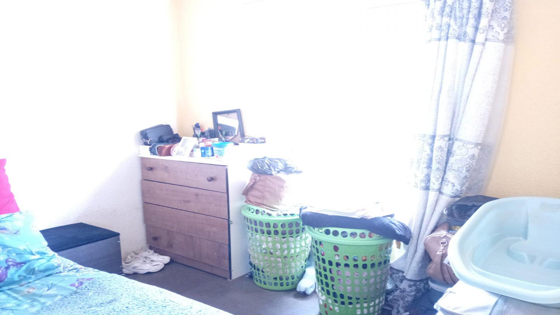 Bed Room 2 of property in Lenasia South