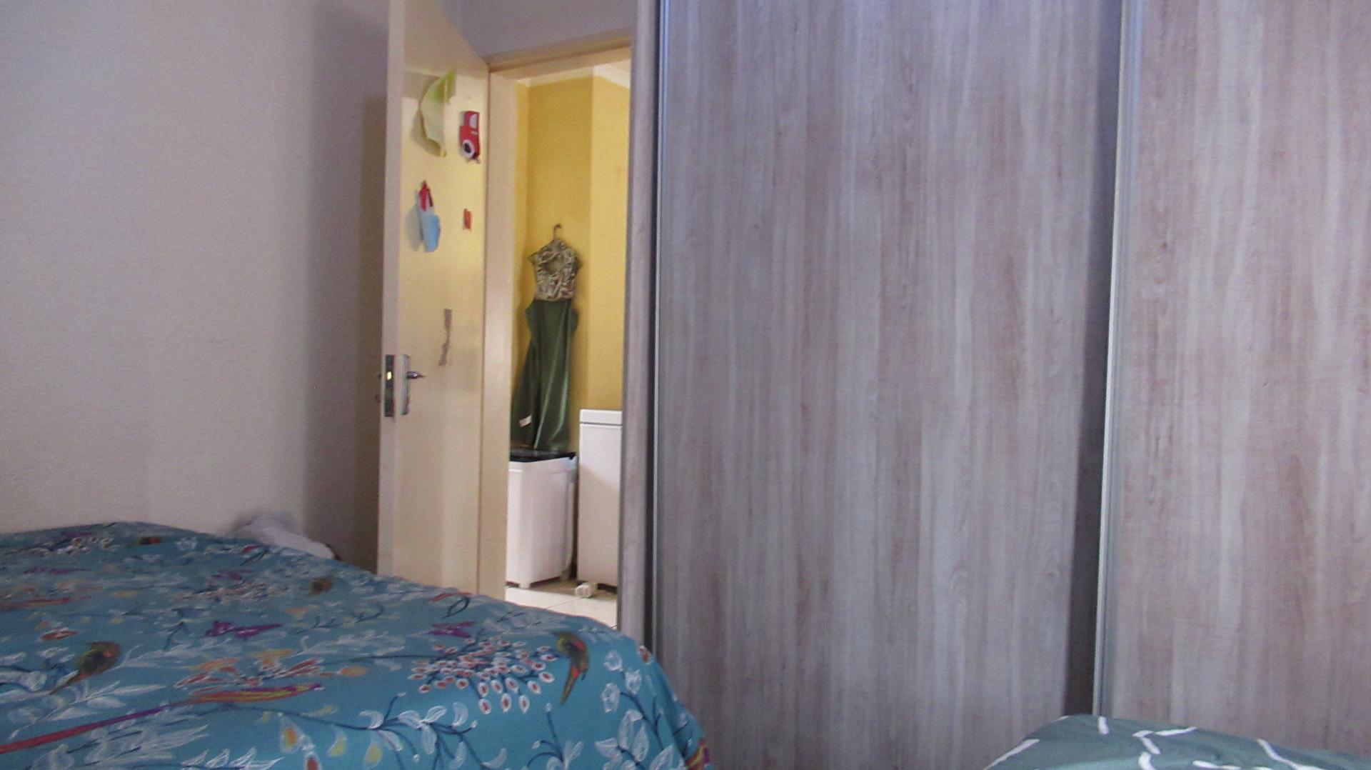 Bed Room 2 - 10 square meters of property in Lenasia South