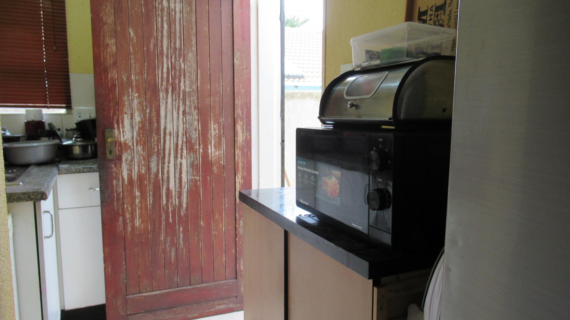 Kitchen - 4 square meters of property in Lenasia South