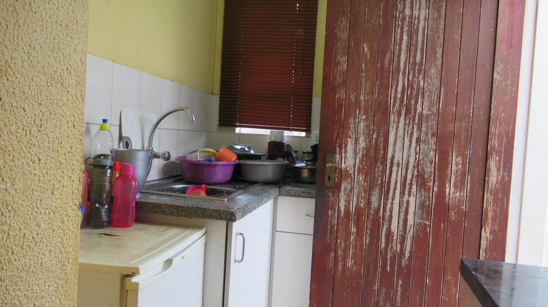 Kitchen - 4 square meters of property in Lenasia South