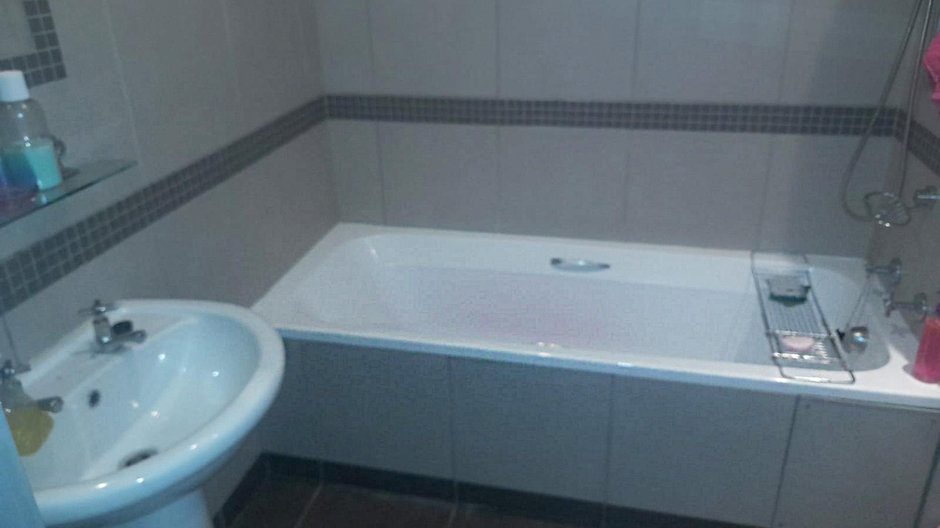 Bathroom 1 of property in Marshallstown