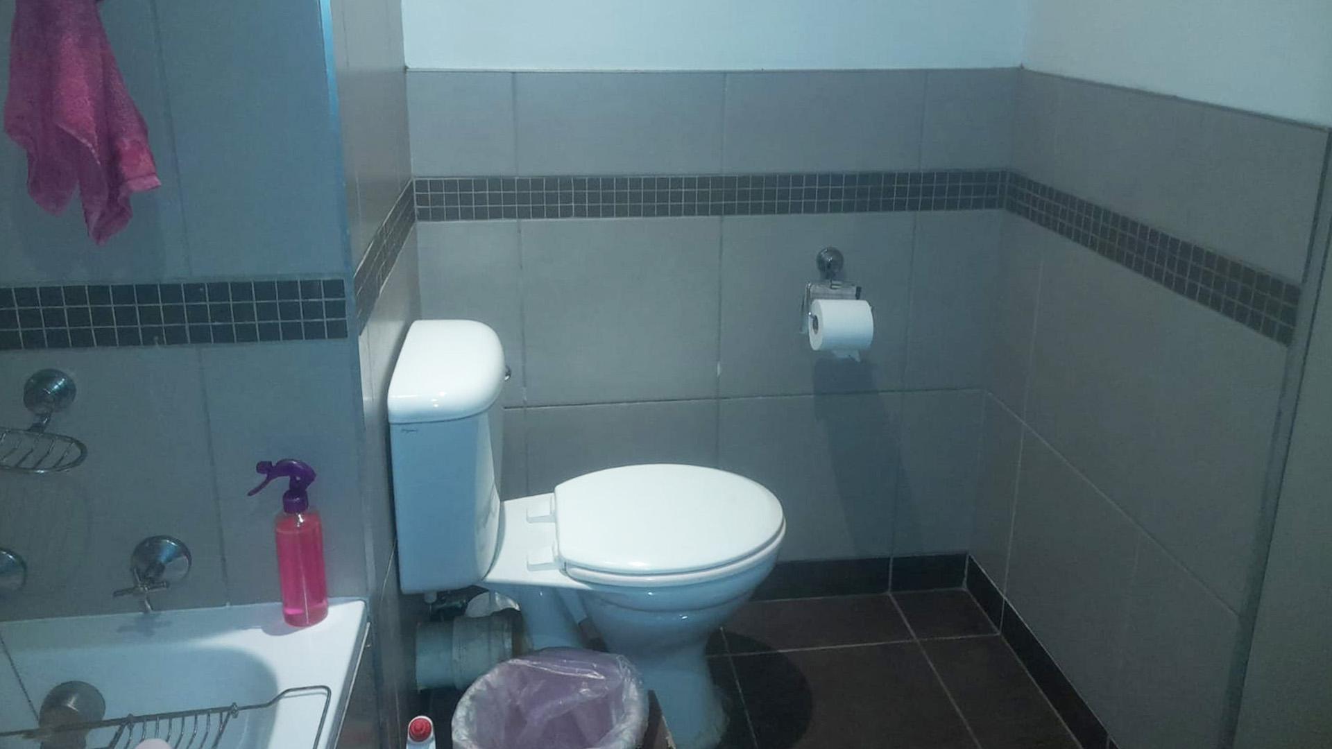 Bathroom 1 of property in Marshallstown