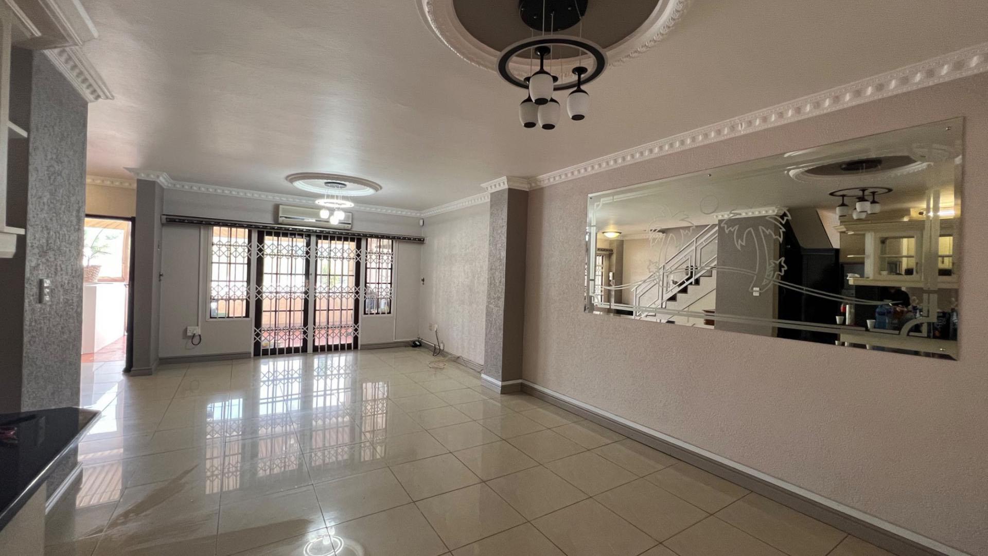 Lounges of property in Glen Hills (Stanger)