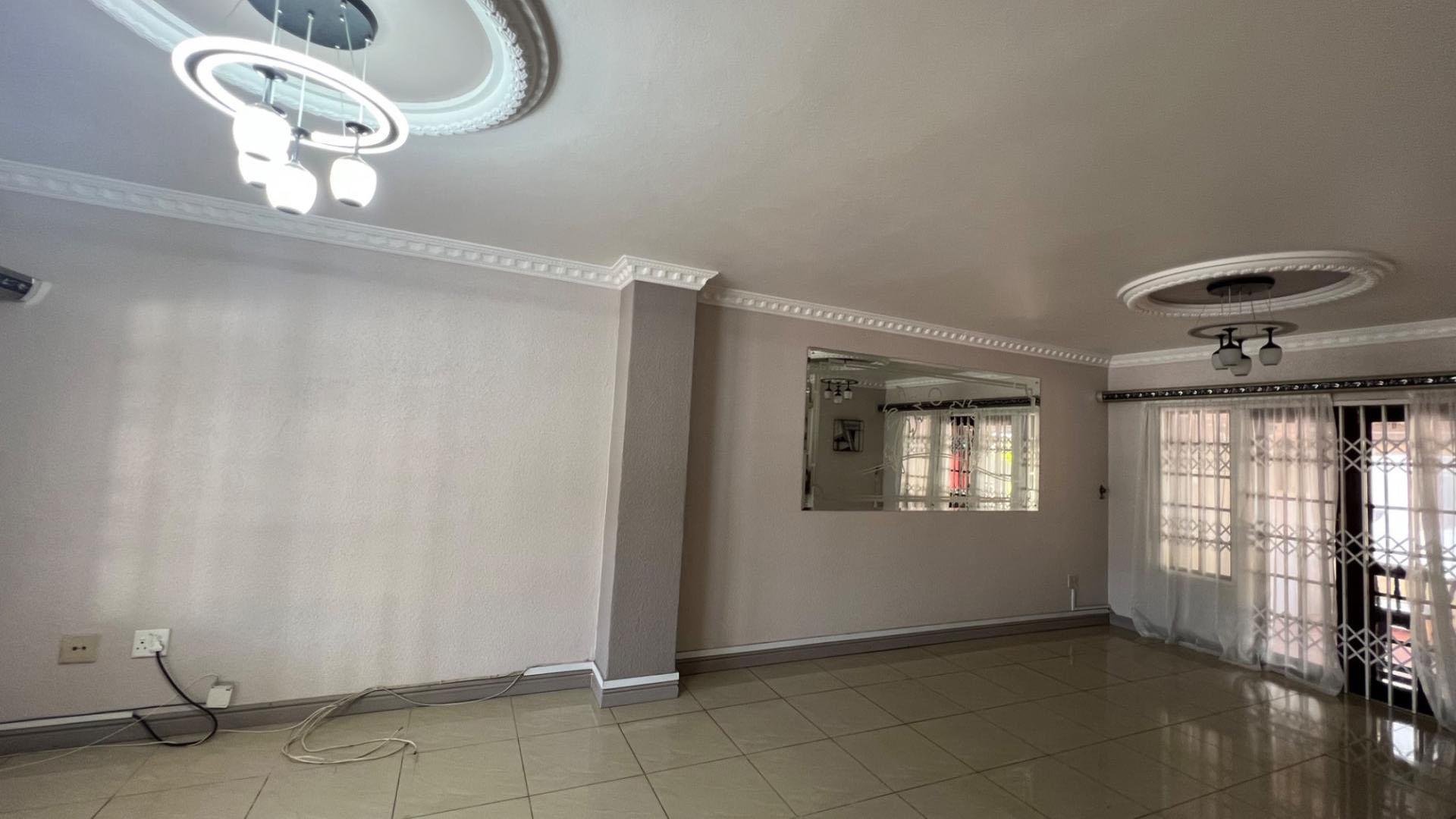 Lounges of property in Glen Hills (Stanger)