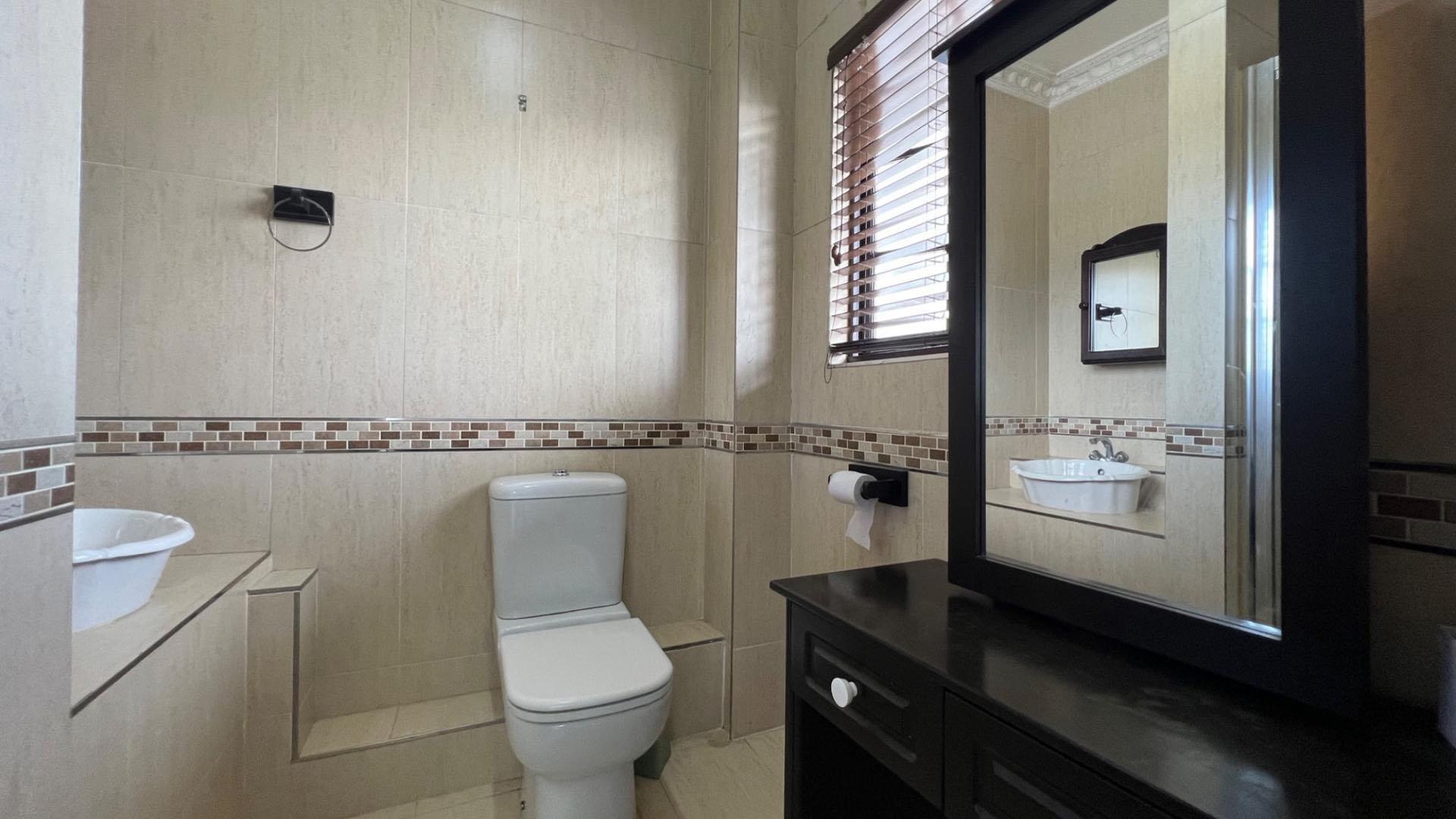 Main Bathroom of property in Glen Hills (Stanger)