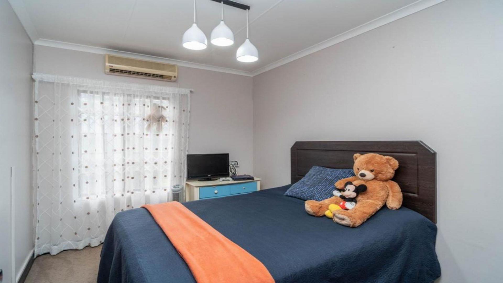 Bed Room 2 of property in Glen Hills (Stanger)