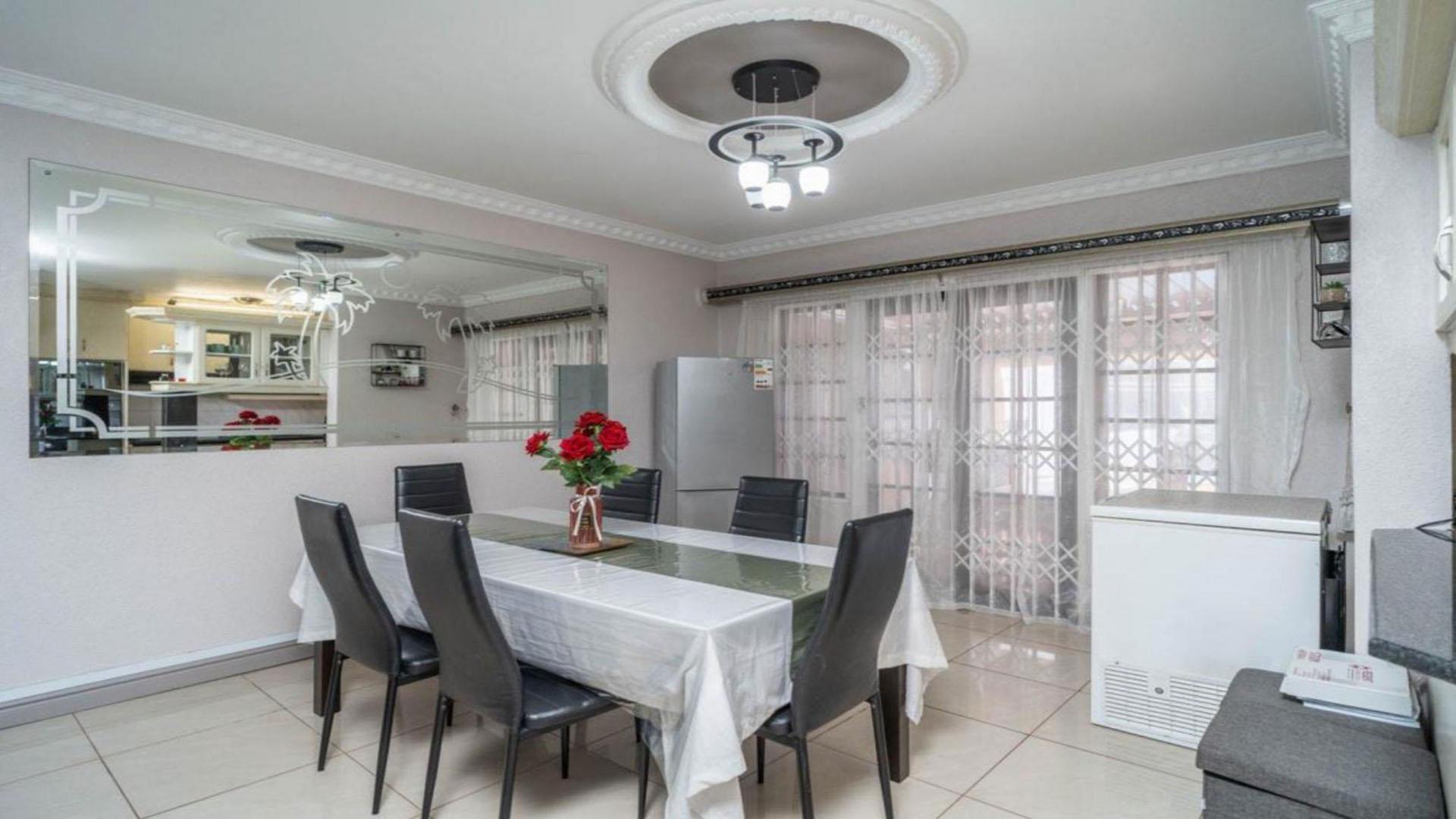 Dining Room of property in Glen Hills (Stanger)