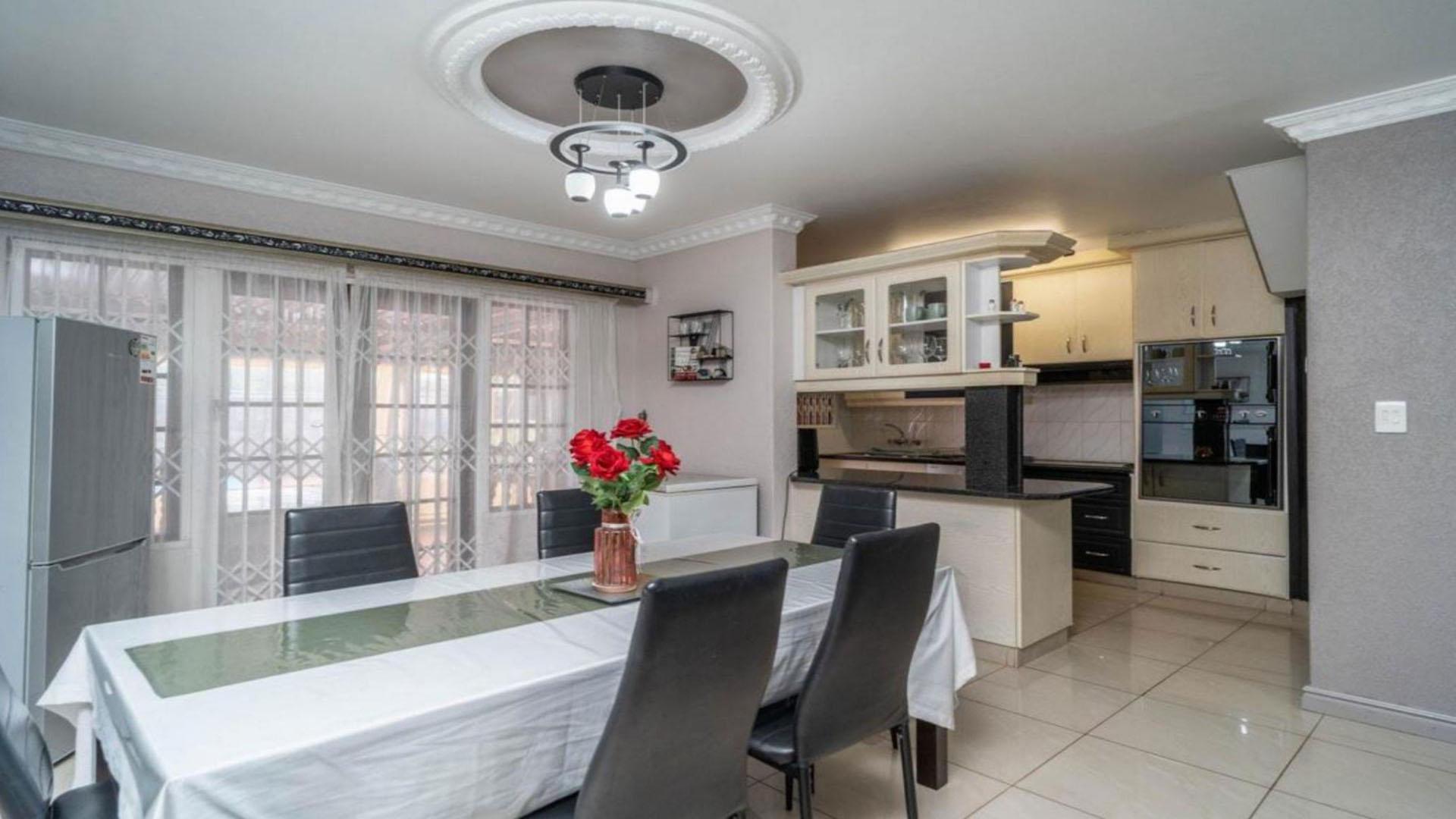 Dining Room of property in Glen Hills (Stanger)