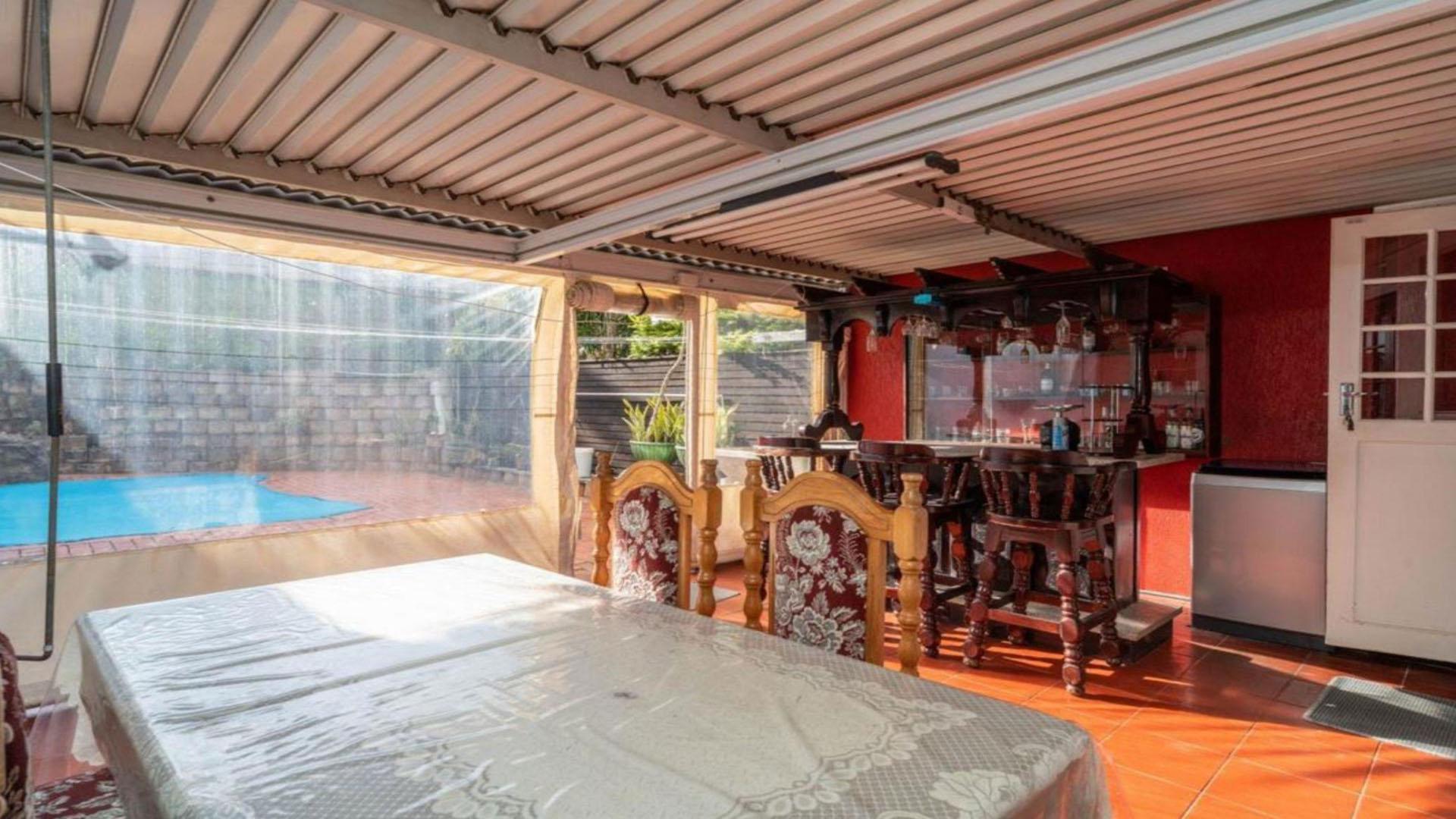 Entertainment of property in Glen Hills (Stanger)