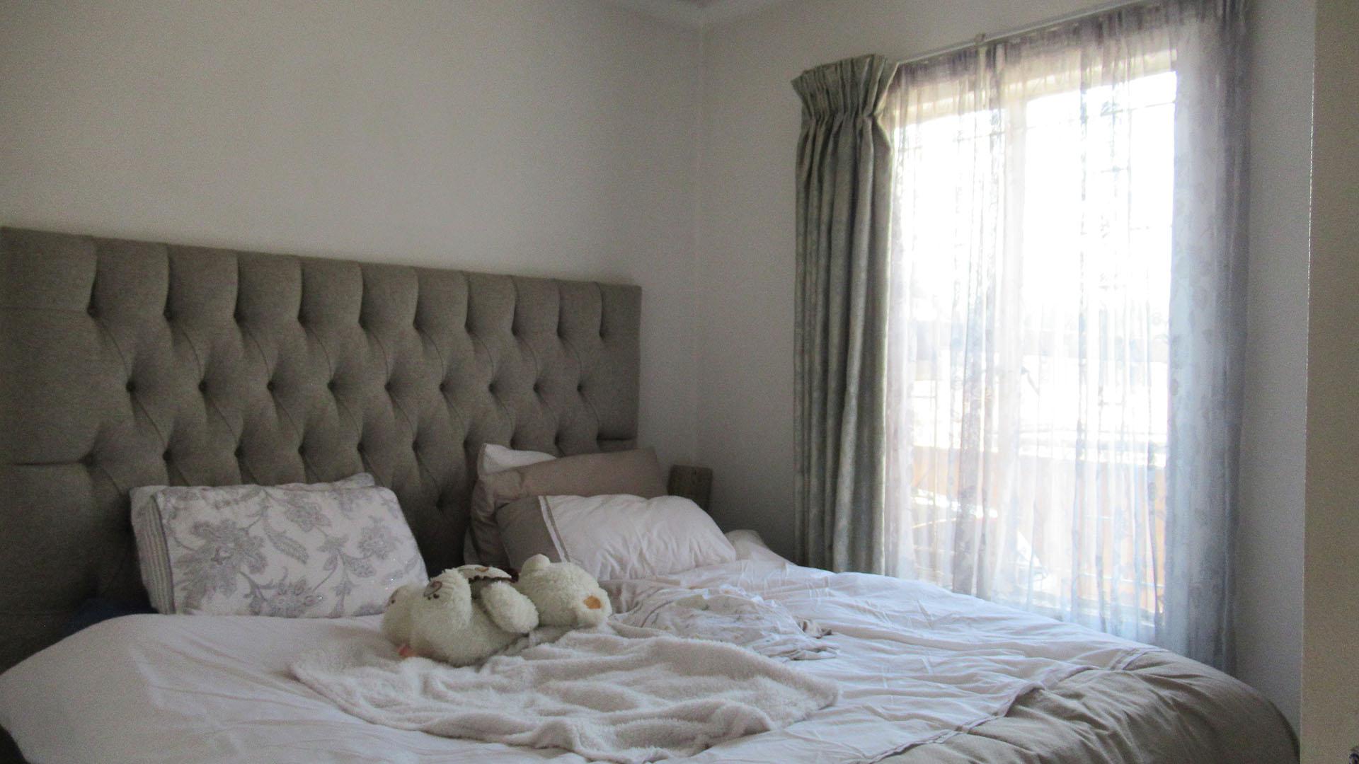 Bed Room 1 - 40 square meters of property in Bloubosrand