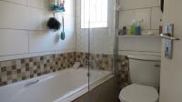 Bathroom 1 - 15 square meters of property in Bloubosrand