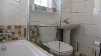 Bathroom 1 - 15 square meters of property in Bloubosrand