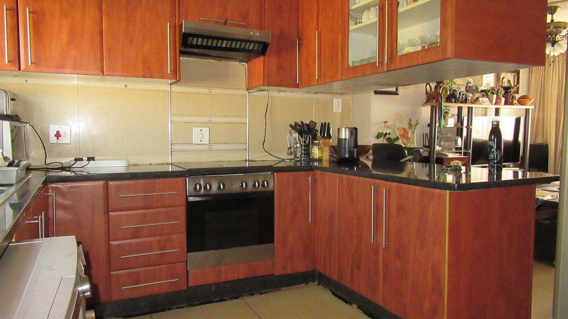 Kitchen - 9 square meters of property in Bryanston