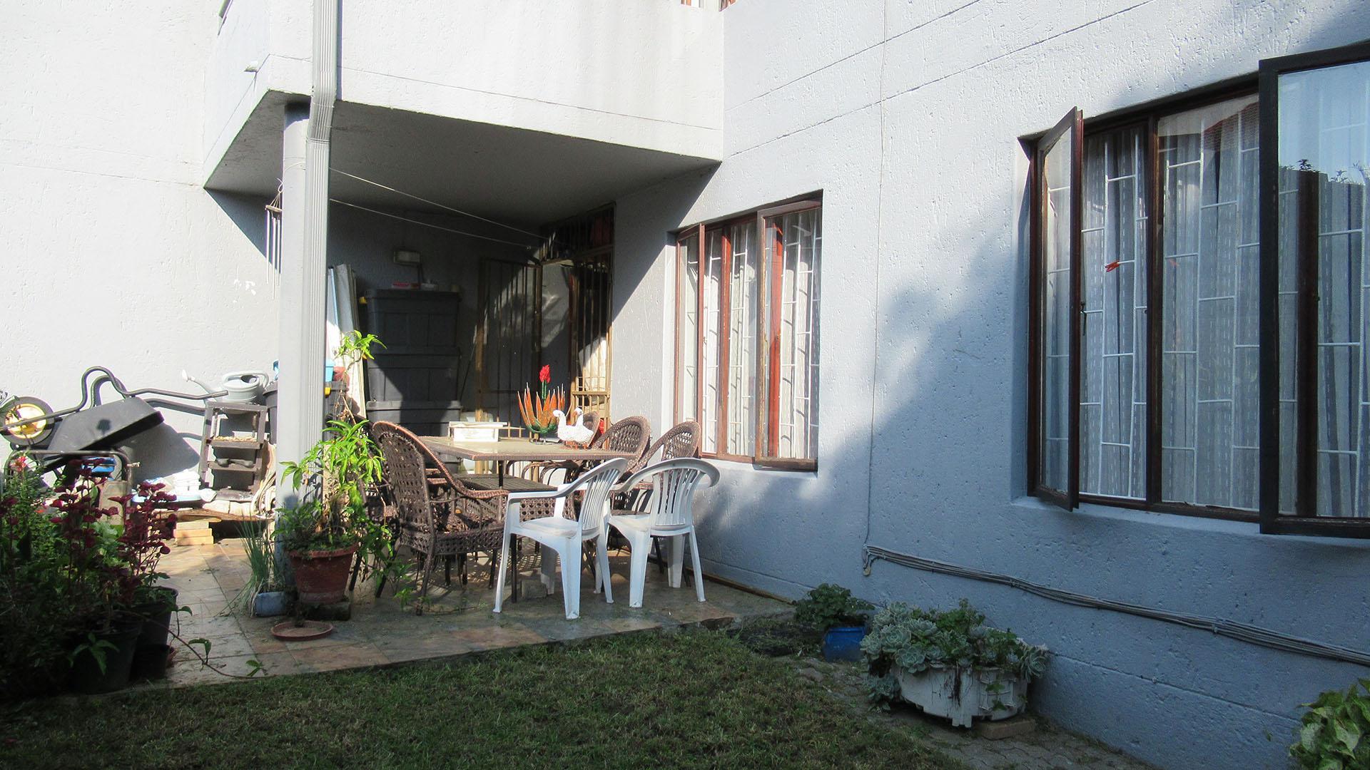 Patio - 6 square meters of property in Bryanston