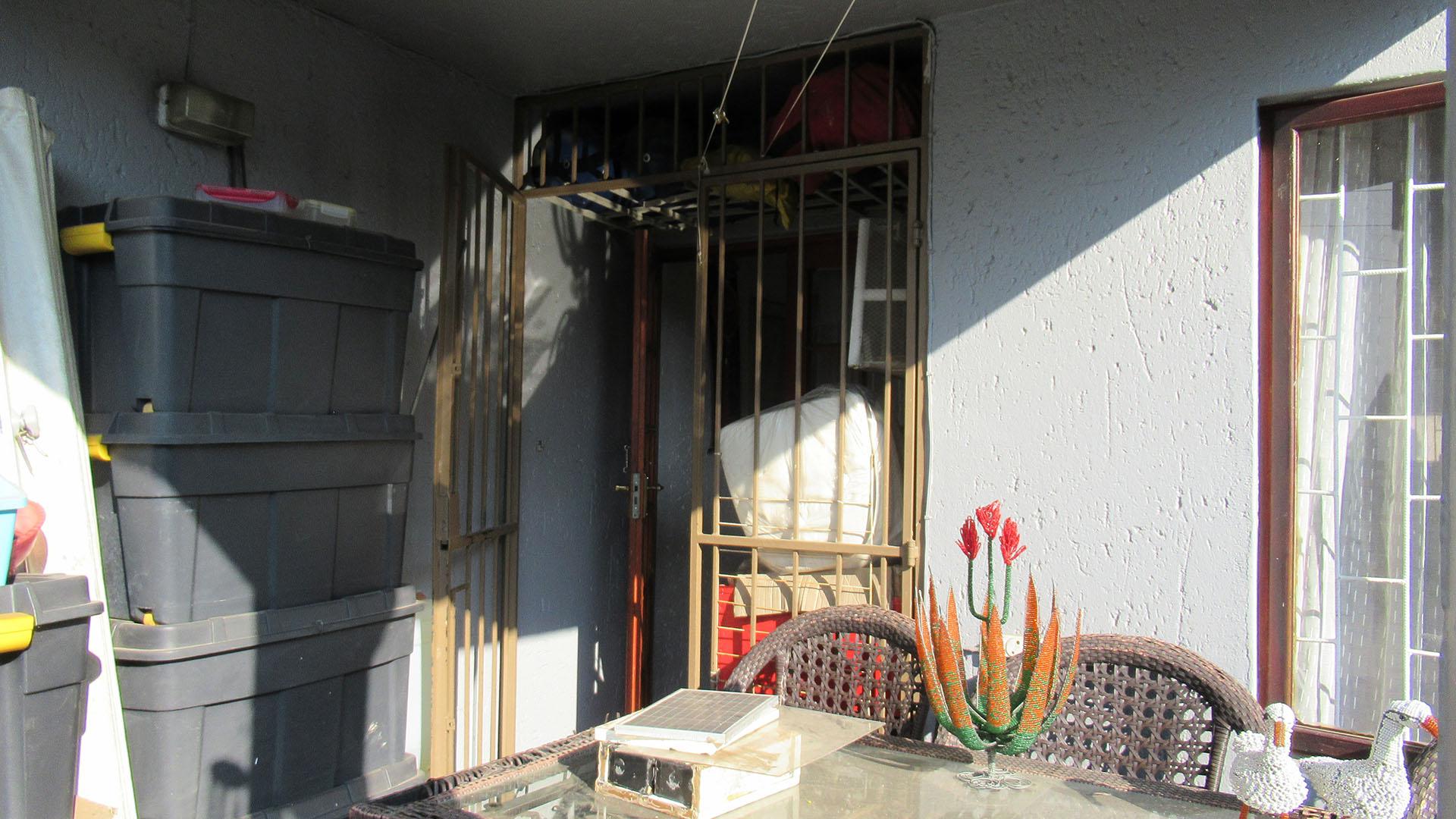 Patio - 6 square meters of property in Bryanston