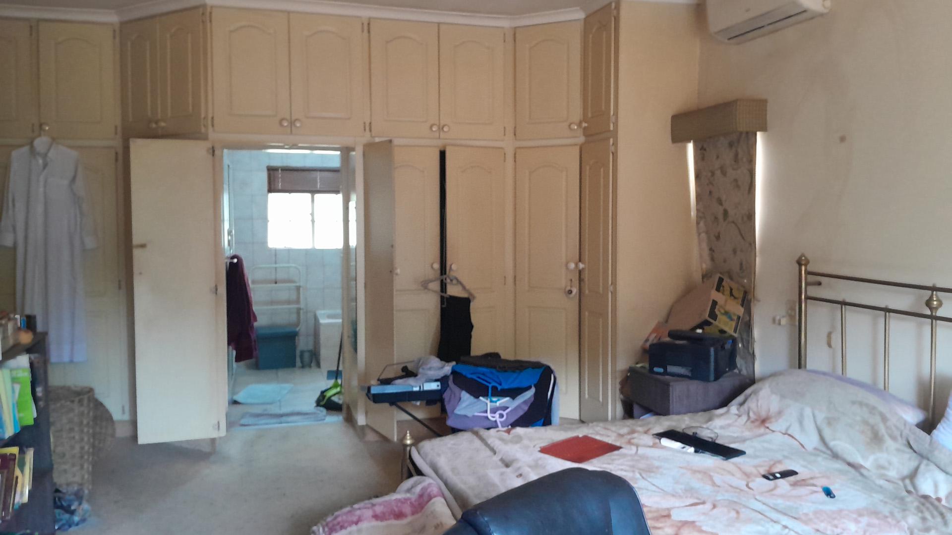 Main Bedroom of property in Scottsville PMB