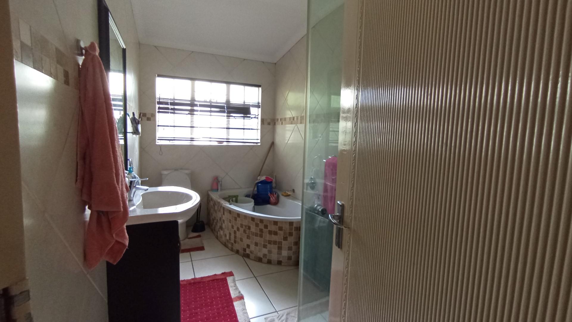 Bathroom 3+ of property in Scottsville PMB