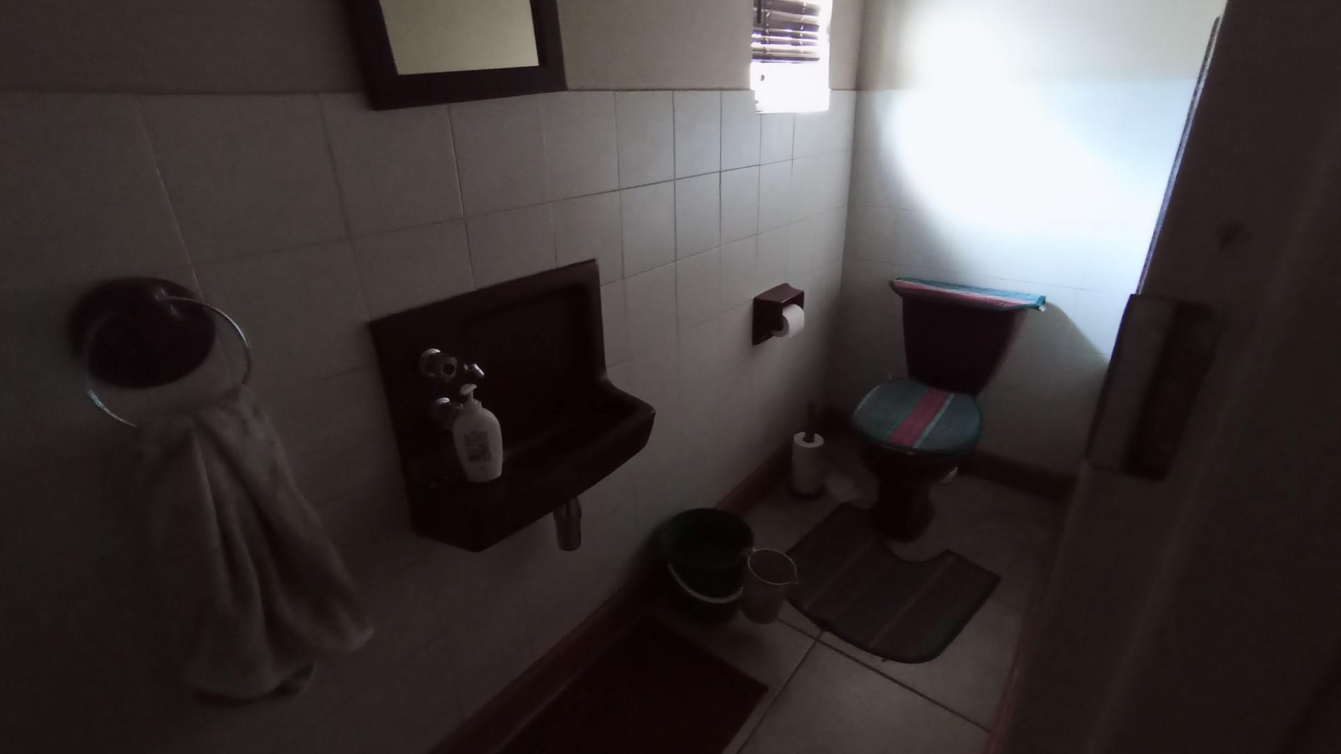 Bathroom 2 of property in Scottsville PMB
