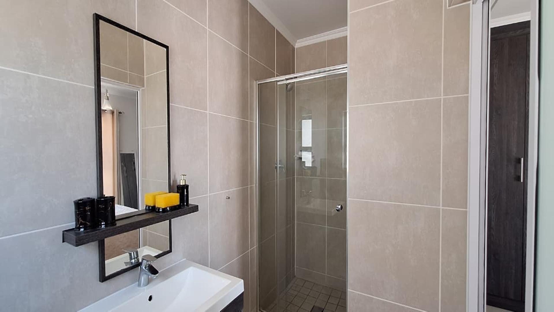 Main Bathroom - 4 square meters of property in Bryanston