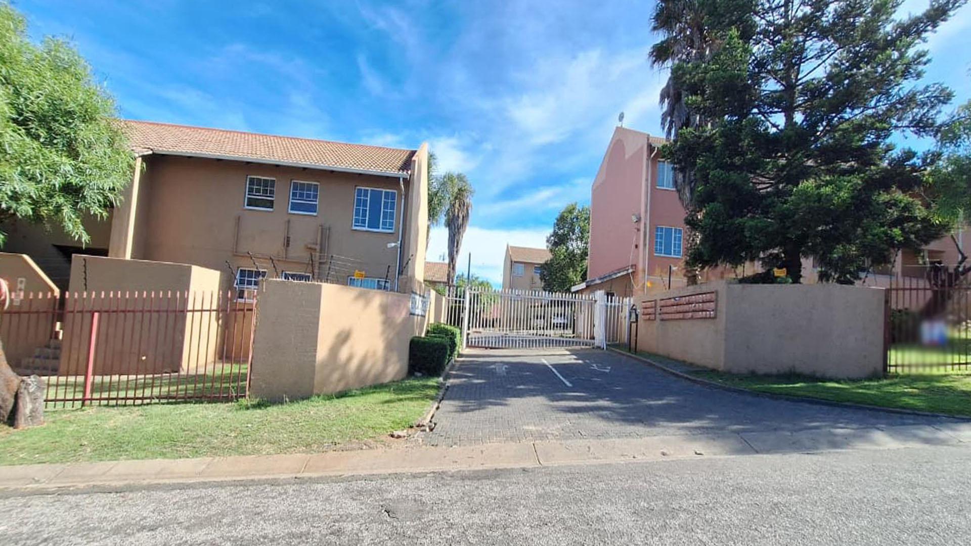 Front View of property in Lindhaven