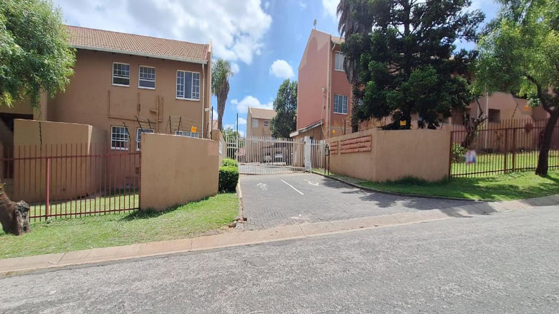 Front View of property in Lindhaven