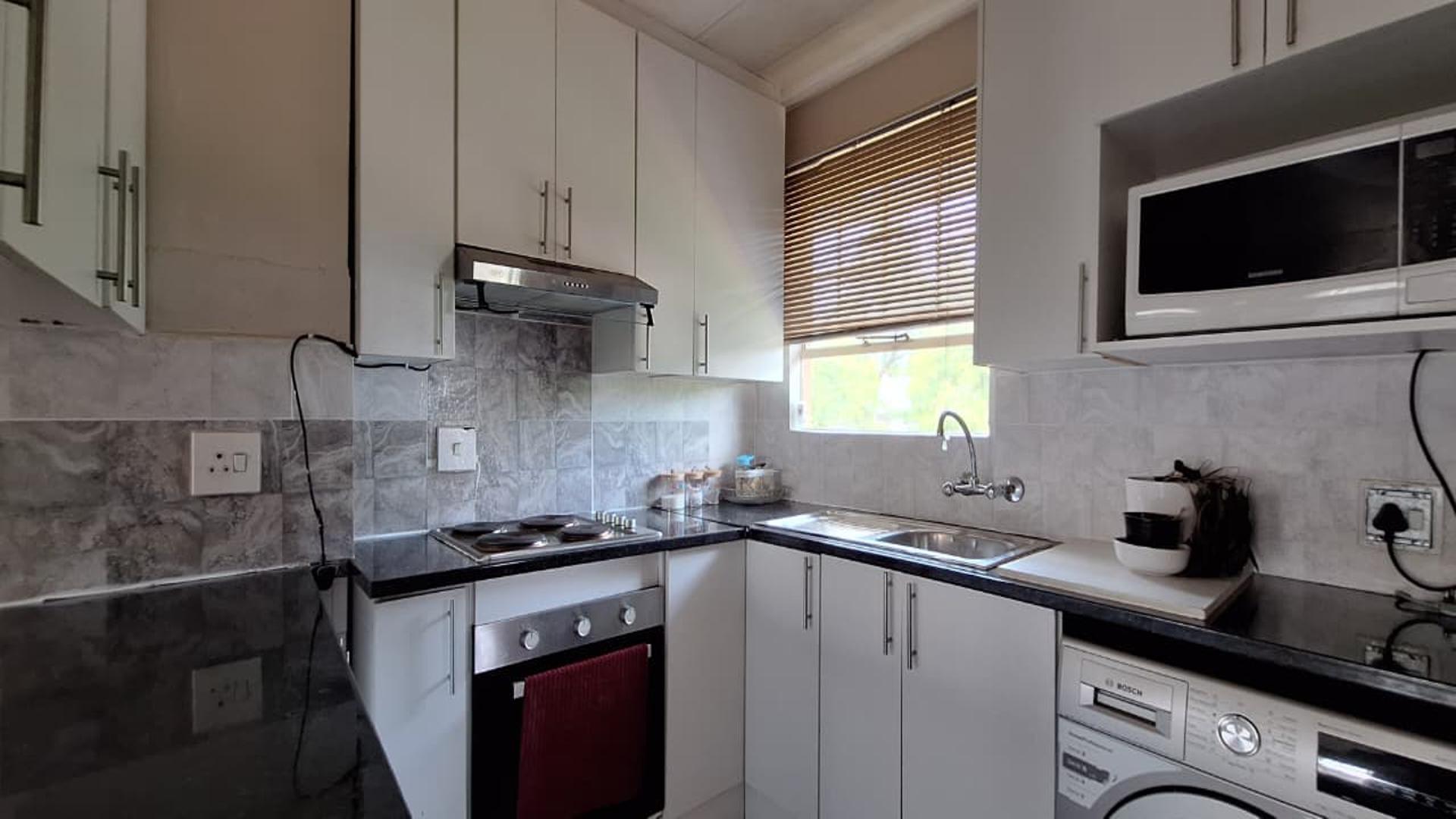 Kitchen - 10 square meters of property in Lindhaven