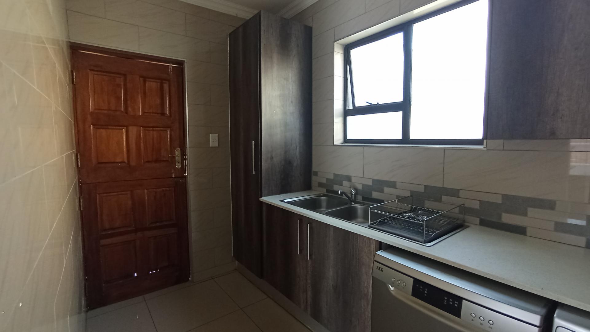 Kitchen - 17 square meters of property in Derdepoortpark
