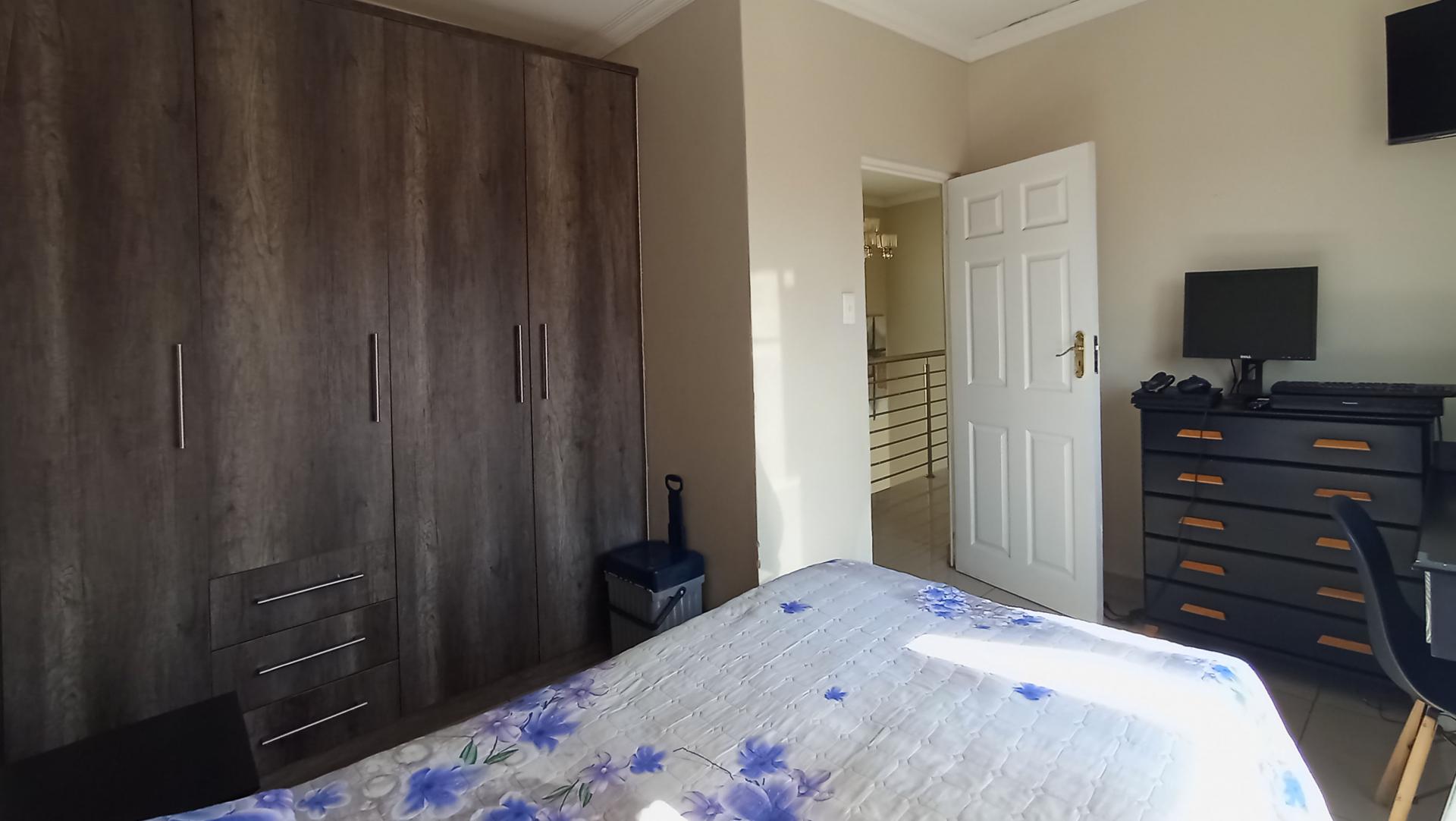Bed Room 1 - 12 square meters of property in Derdepoortpark