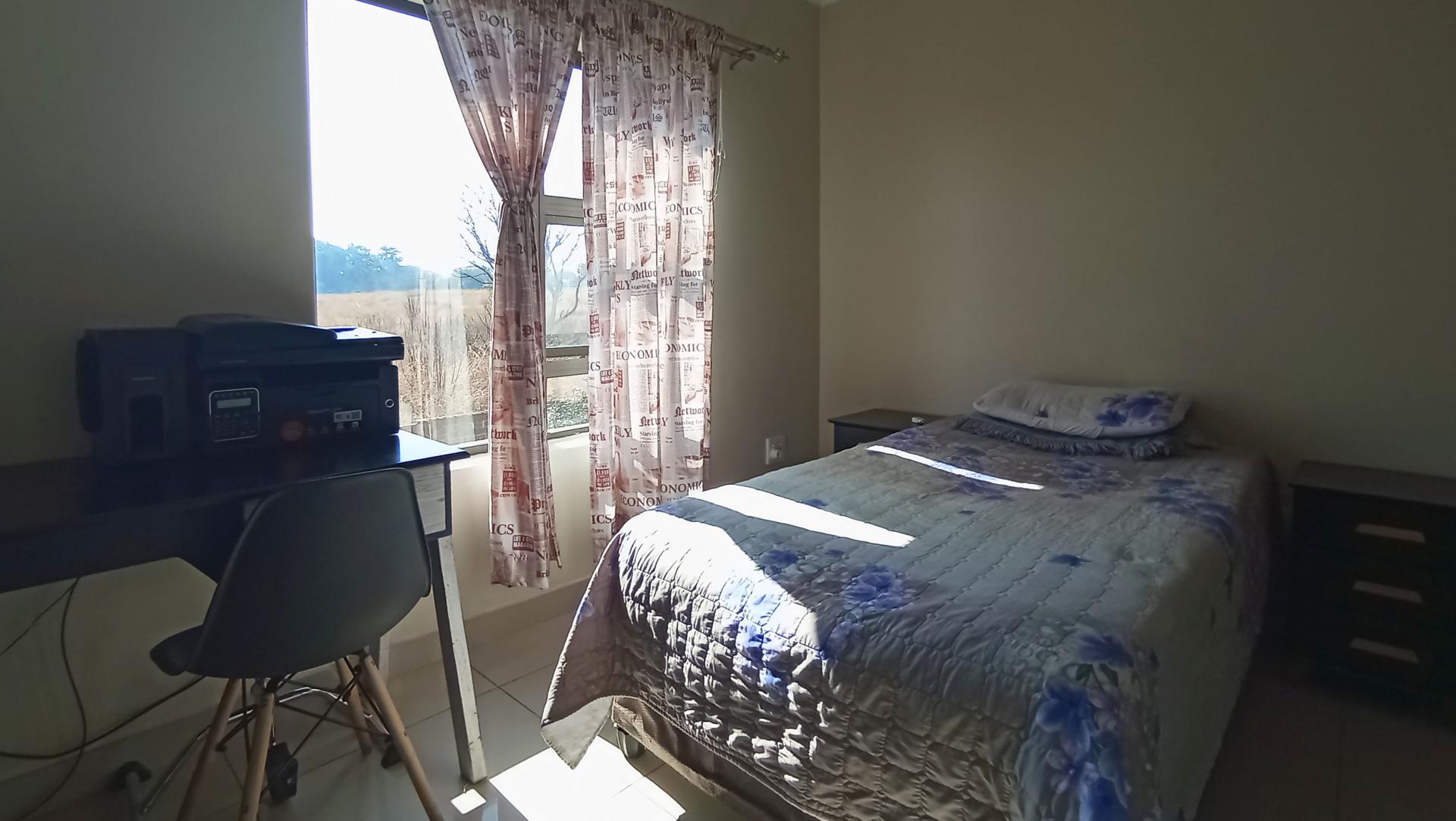 Bed Room 1 - 12 square meters of property in Derdepoortpark