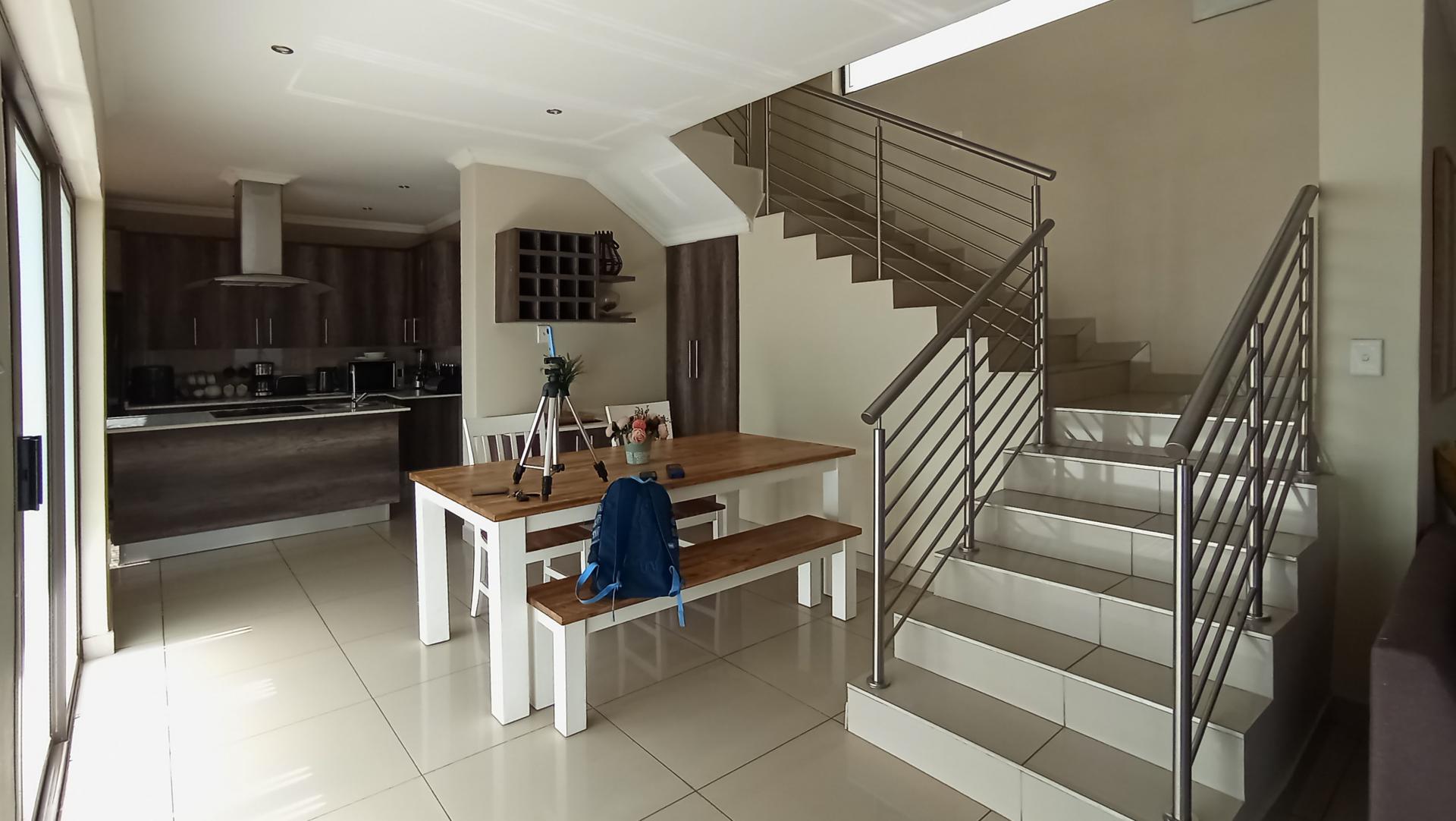 Dining Room - 24 square meters of property in Derdepoortpark