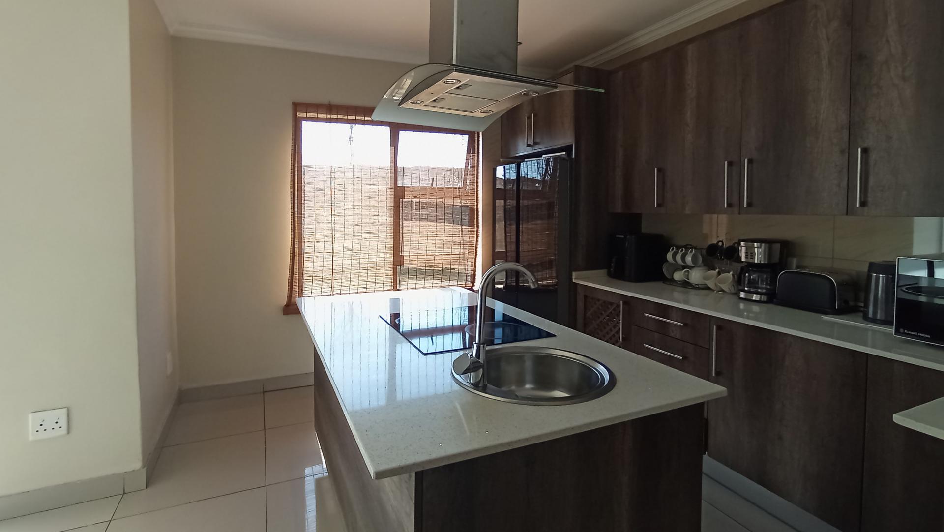 Kitchen - 17 square meters of property in Derdepoortpark