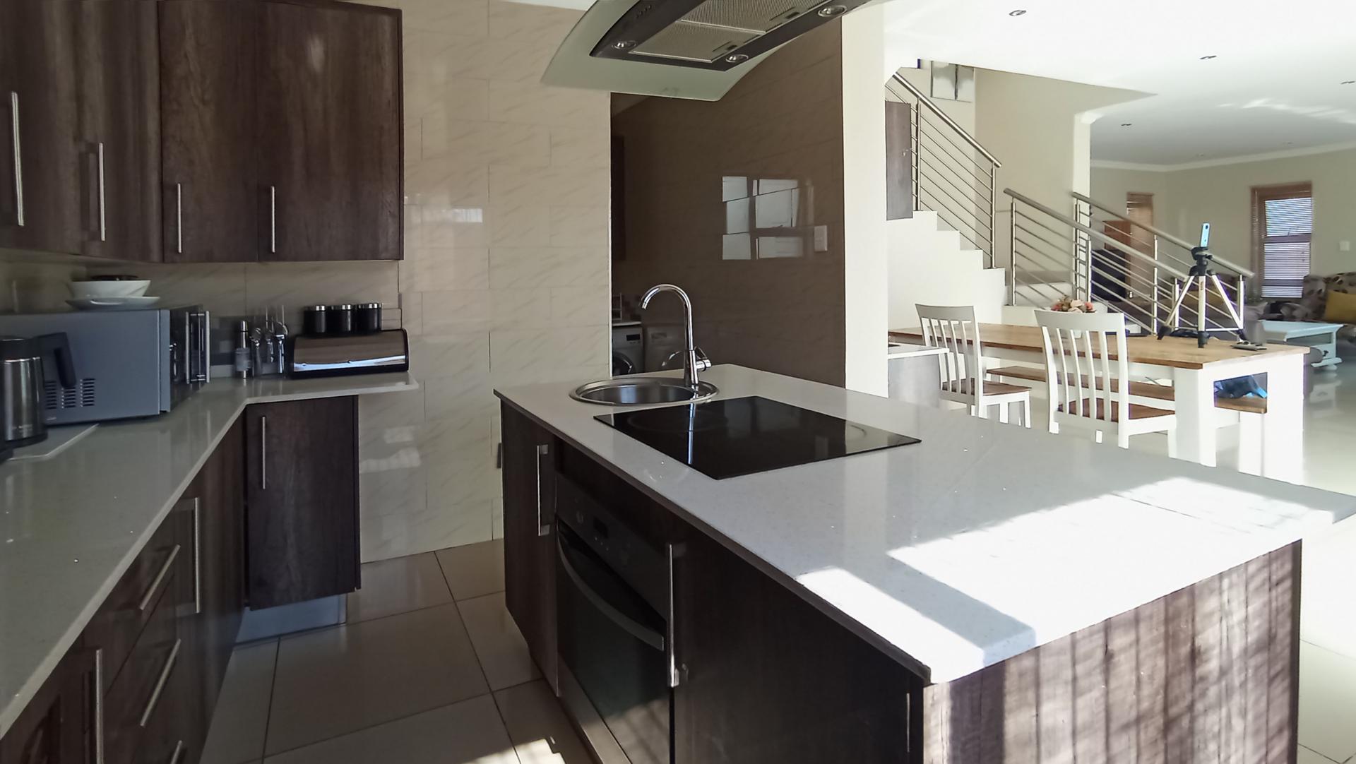 Kitchen - 17 square meters of property in Derdepoortpark