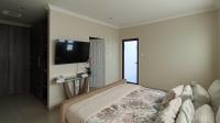 Main Bedroom - 25 square meters of property in Derdepoortpark