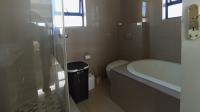 Main Bathroom - 6 square meters of property in Derdepoortpark