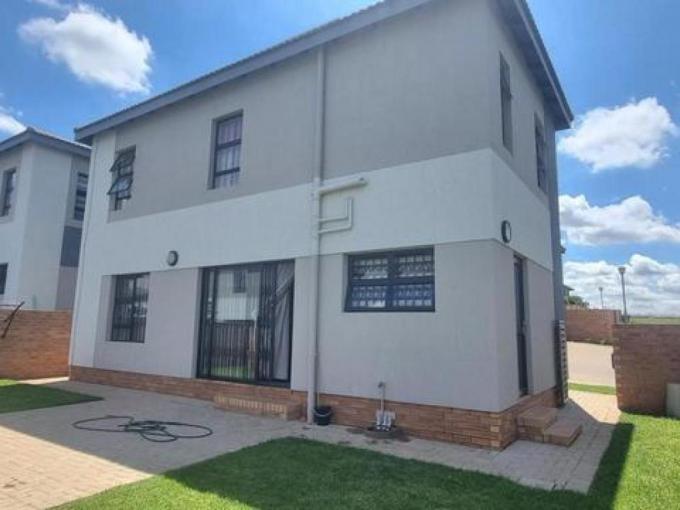 3 Bedroom House for Sale For Sale in Thatchfield - MR704423