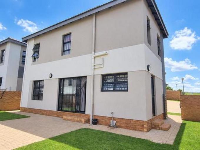 3 Bedroom House for Sale For Sale in Thatchfield - MR704423