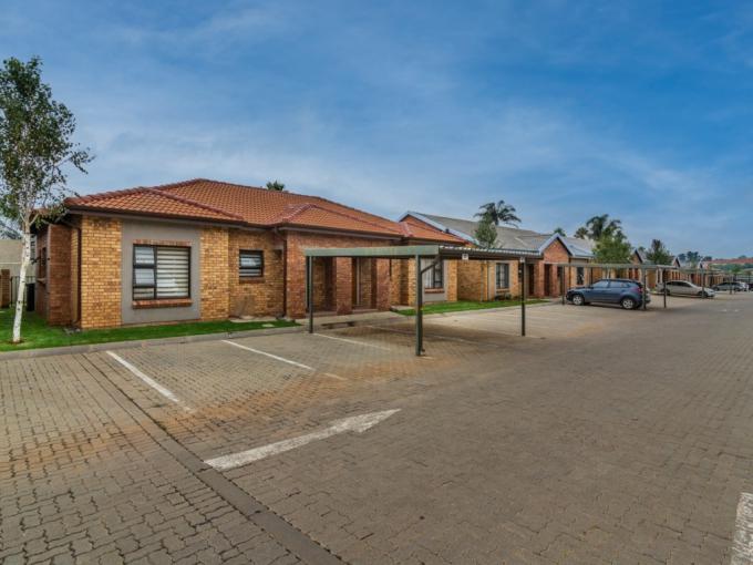 2 Bedroom Simplex for Sale For Sale in Wilgeheuwel  - MR704447
