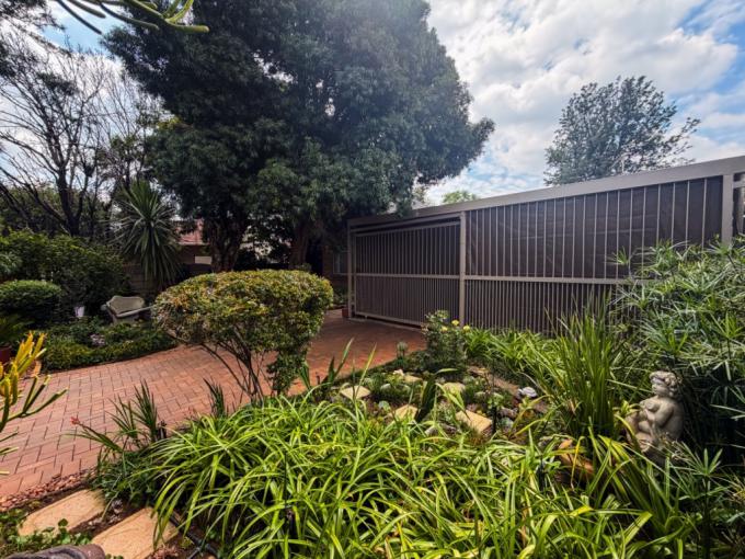 5 Bedroom House for Sale For Sale in Brackendowns - MR704451