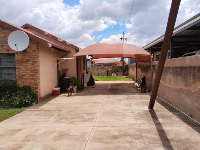 2 Bedroom House for Sale For Sale in Soshanguve - MR704455