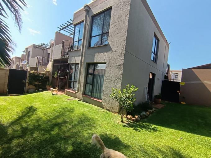 2 Bedroom Simplex for Sale For Sale in Glenvista - MR704469