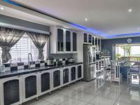  of property in Glenvista