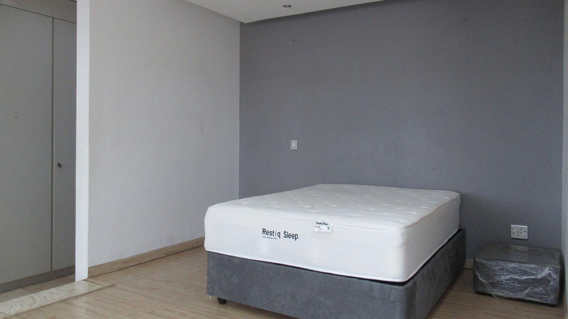 Bed Room 1 - 11 square meters of property in Johannesburg Central