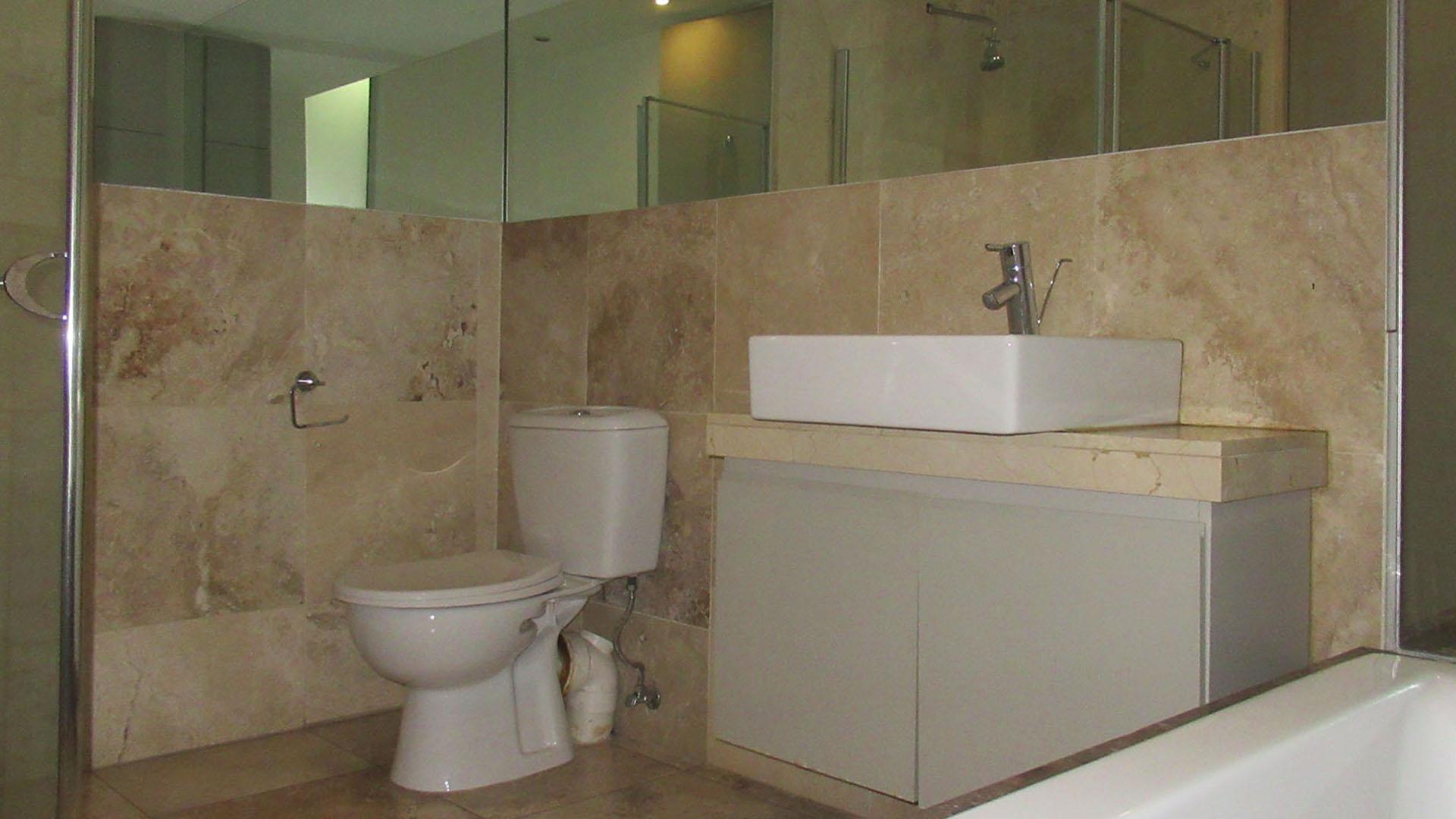 Bathroom 1 - 9 square meters of property in Johannesburg Central