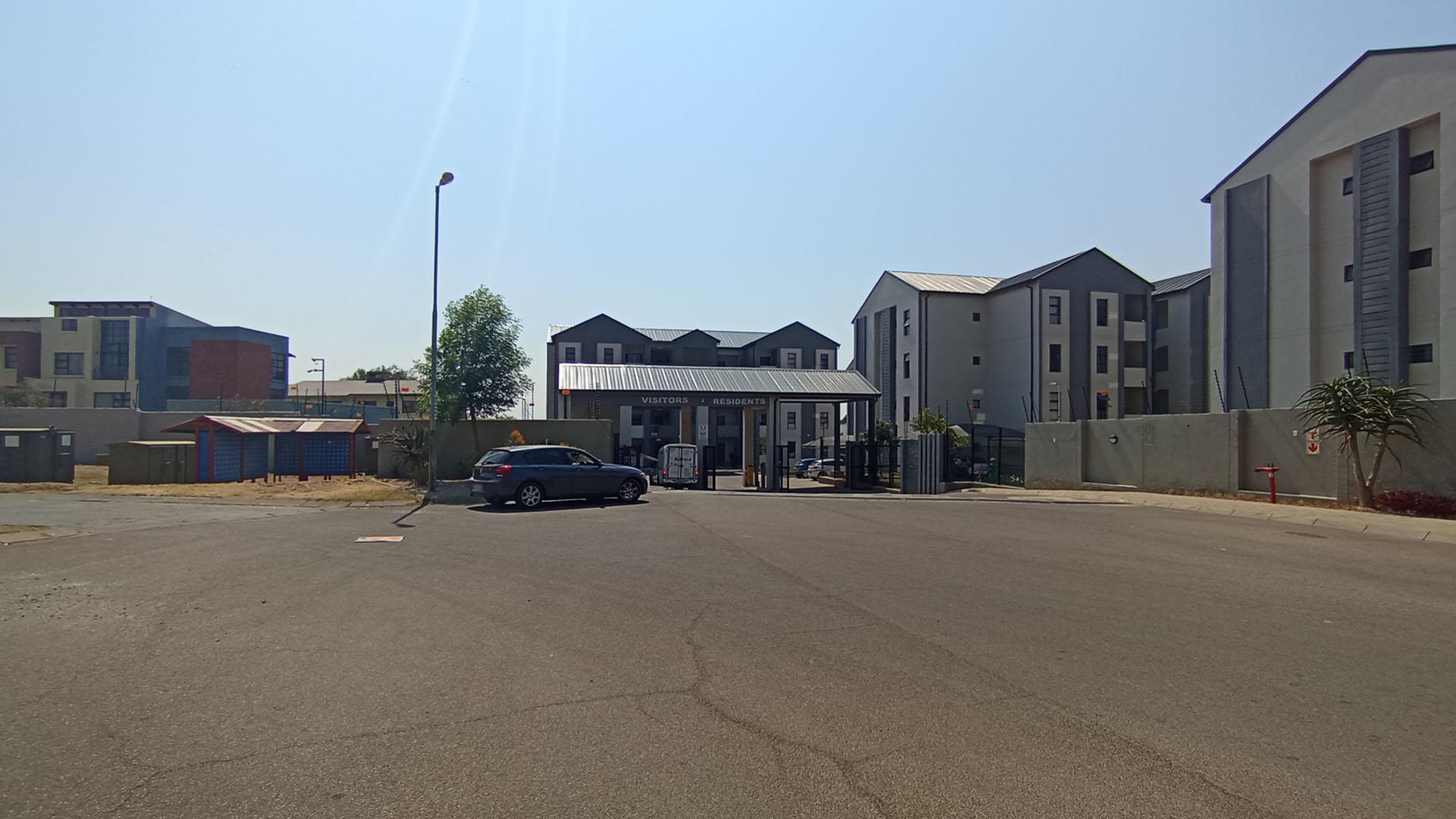 Front View of property in Midridge Park