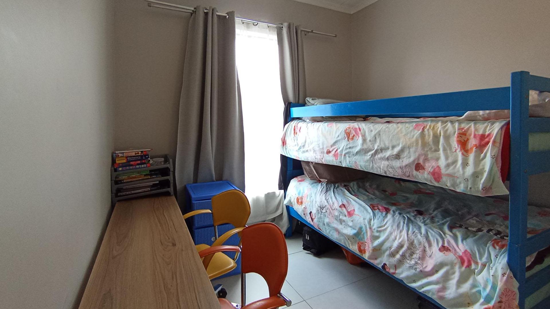 Bed Room 1 - 10 square meters of property in Midridge Park