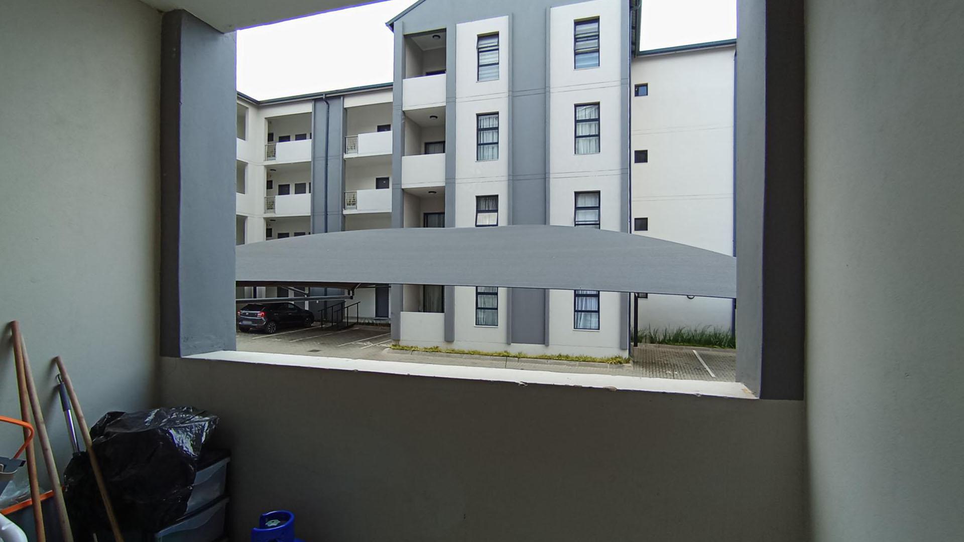 Balcony - 6 square meters of property in Midridge Park