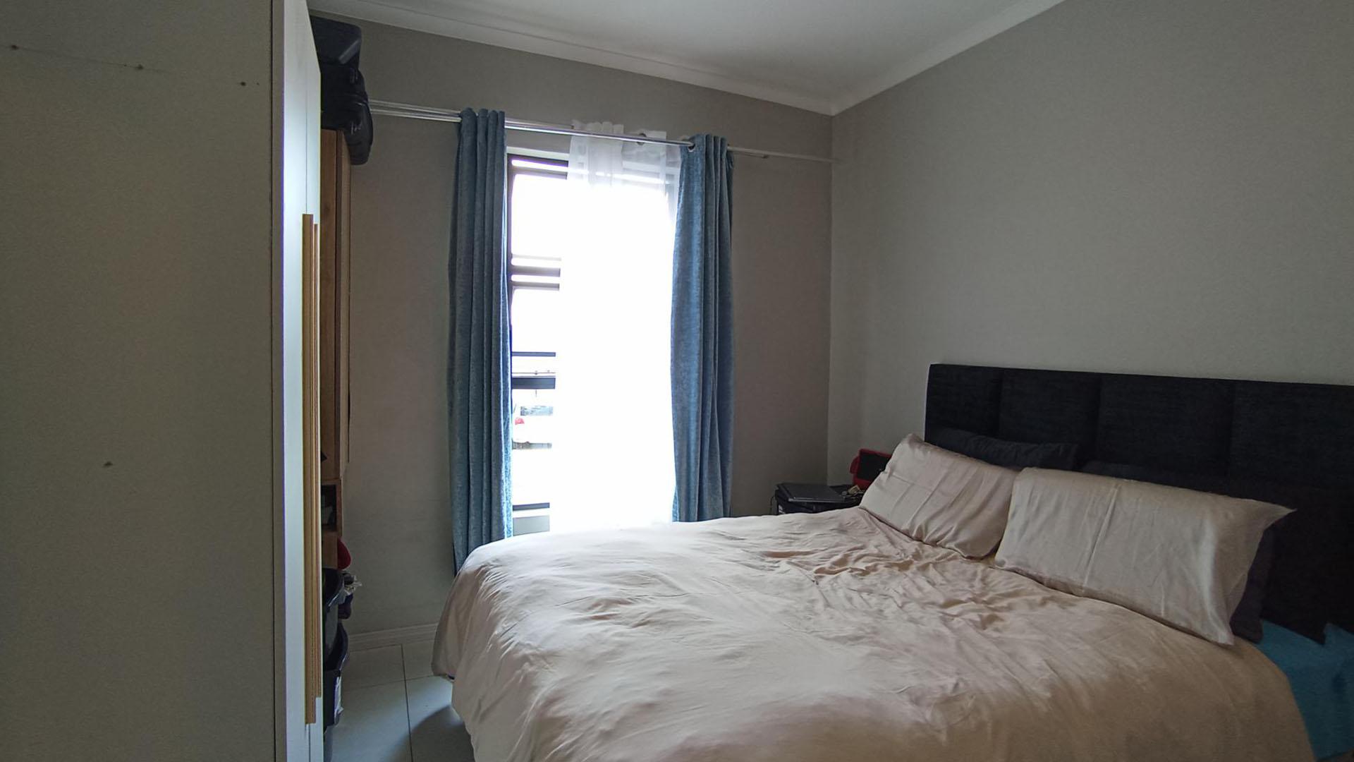Main Bedroom - 12 square meters of property in Midridge Park