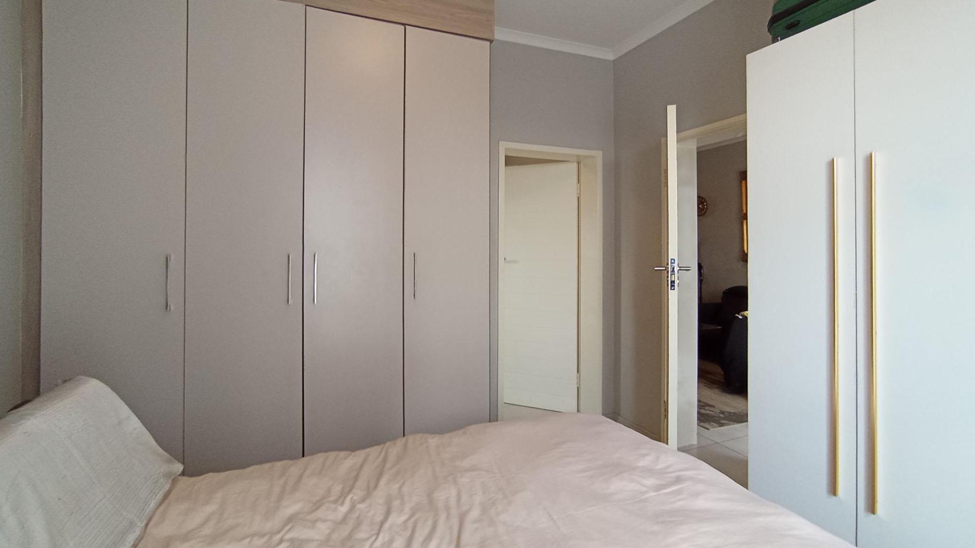 Main Bedroom - 12 square meters of property in Midridge Park