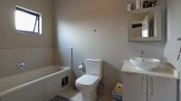 Main Bathroom - 5 square meters of property in Midridge Park