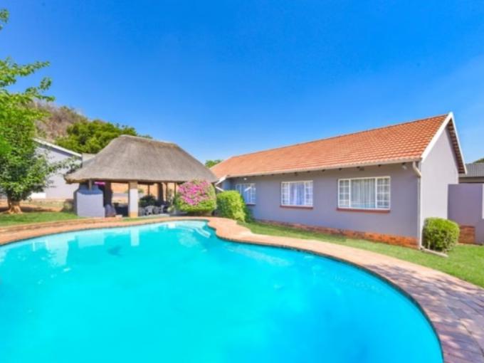 3 Bedroom House for Sale For Sale in Mulbarton - MR704500